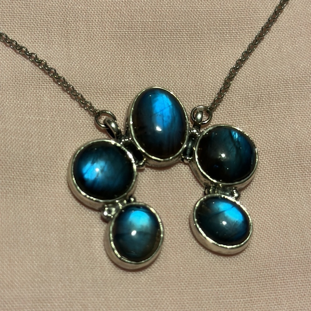 Baby Naja Necklace - Blue Labradorite